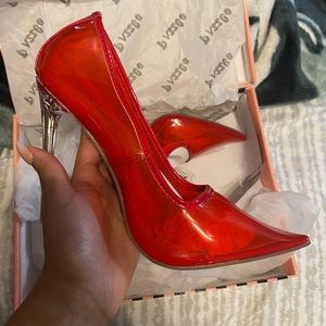 SOLD -RED PUMP HEELS❤️